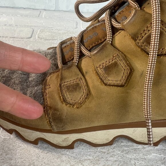 Sorel Kinetic Caribou Snow Boots Womens 7.5 Light Brown Leather Gray Waterproof - Picture 12 of 16